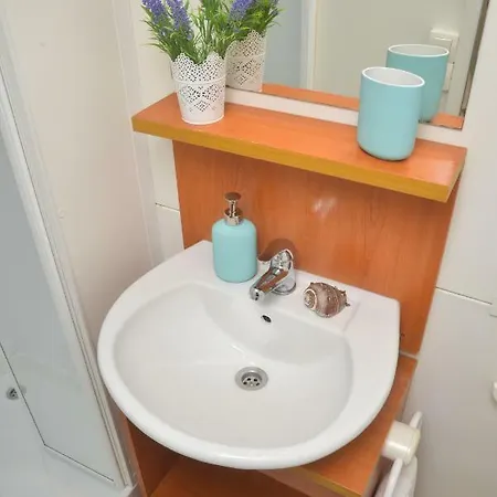 Lavender Mobile Park za odmor 4*