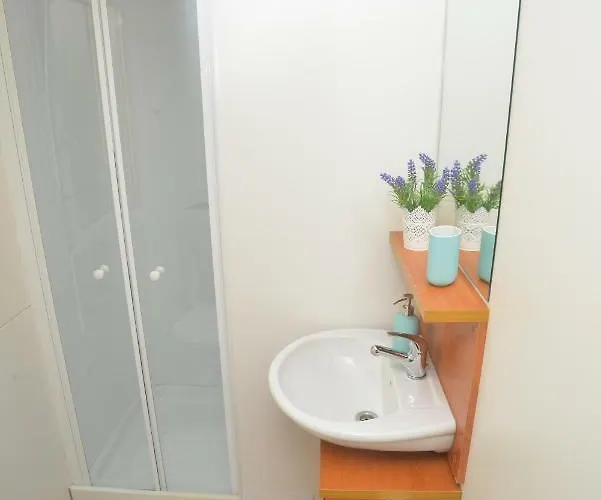 Lavender Mobile Park za odmor 4*